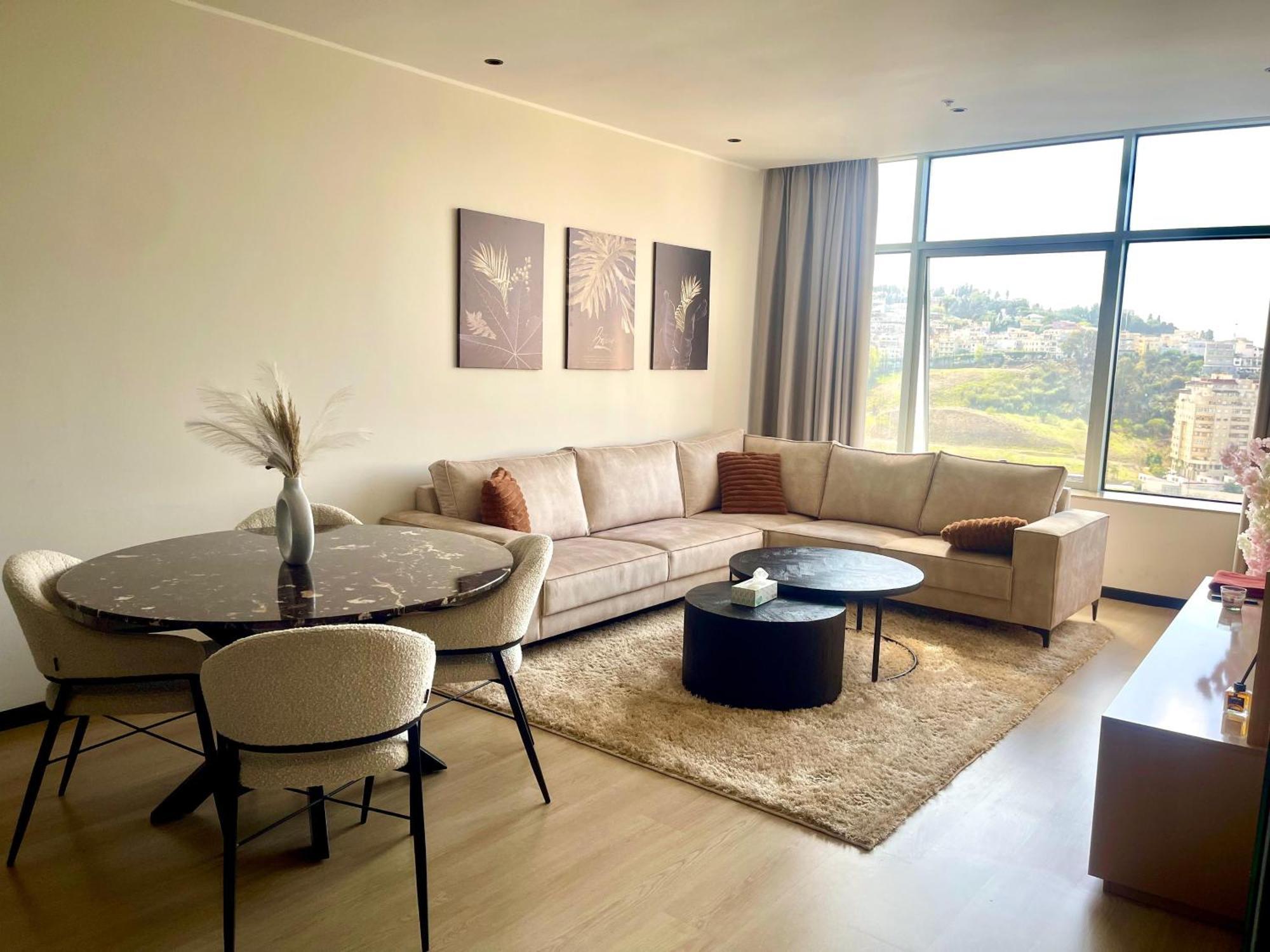 Hilton Center Apartment